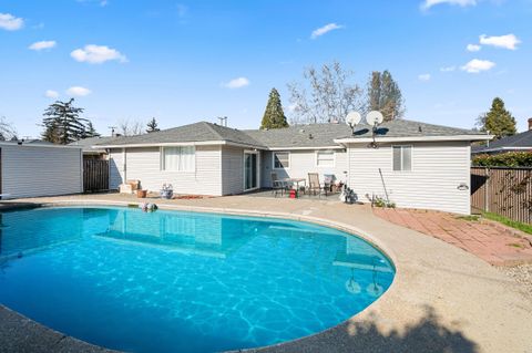 Tiny photo for 1201 Murray Avenue, Medford, OR 97501 (MLS # 220213890)