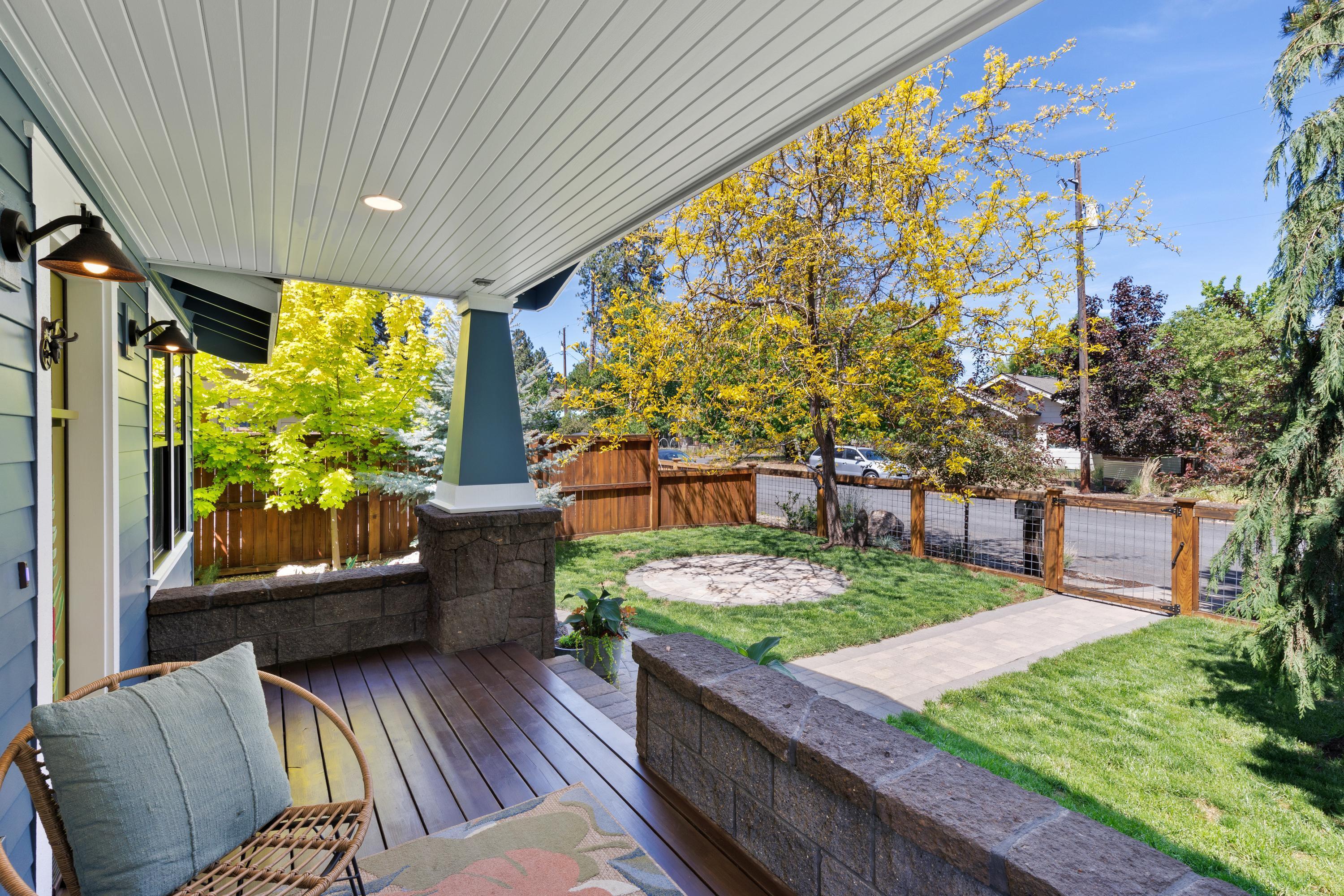 1027 NW Albany Avenue 1&2