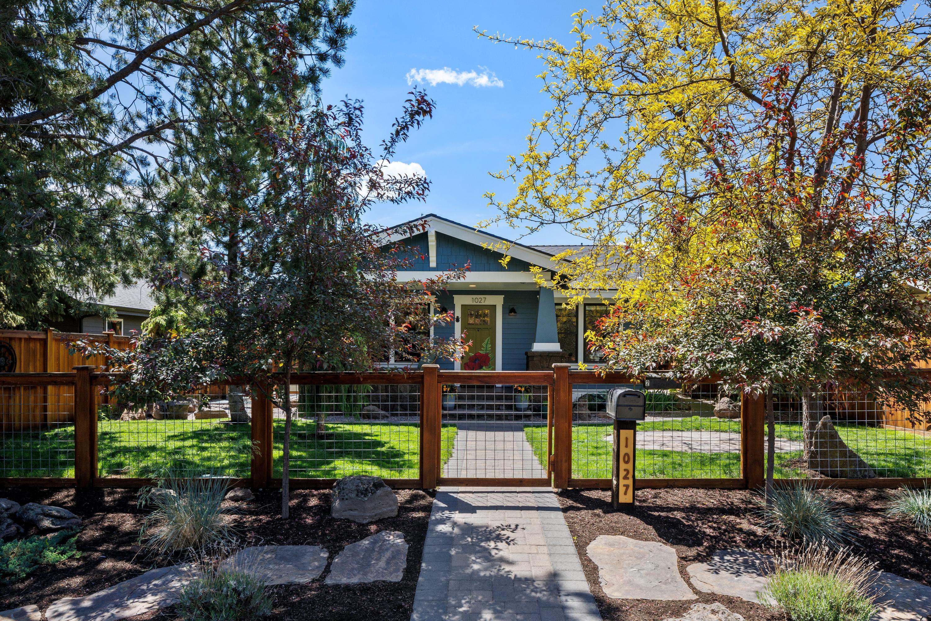 1027 NW Albany Avenue 1&2