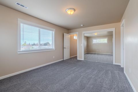 Tiny photo for 1109 Peachwood Court, Medford, OR 97501 (MLS # 220217088)