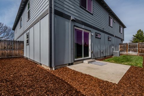 Tiny photo for 1109 Peachwood Court, Medford, OR 97501 (MLS # 220217088)