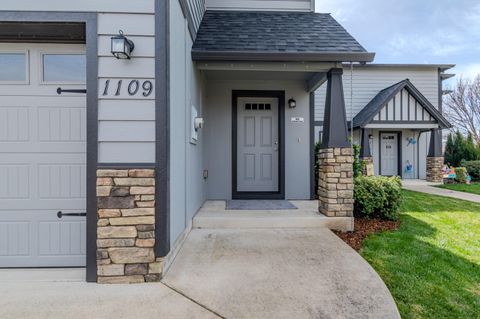 Tiny photo for 1109 Peachwood Court, Medford, OR 97501 (MLS # 220217088)
