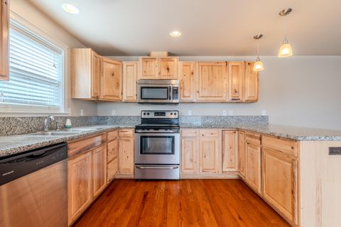 Tiny photo for 1109 Peachwood Court, Medford, OR 97501 (MLS # 220217088)