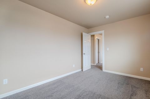 Tiny photo for 1109 Peachwood Court, Medford, OR 97501 (MLS # 220217088)
