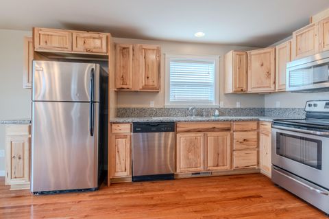 Tiny photo for 1109 Peachwood Court, Medford, OR 97501 (MLS # 220217088)