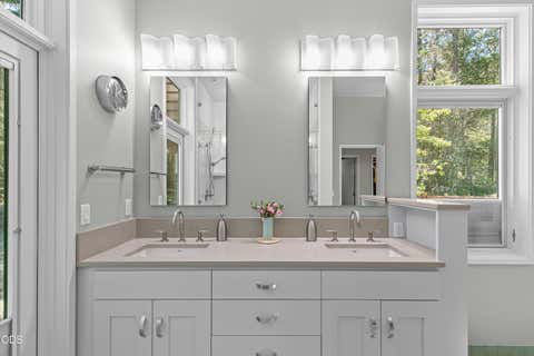 Tiny photo for 13587 OR-238, Jacksonville, OR 97530 (MLS # 220223218)