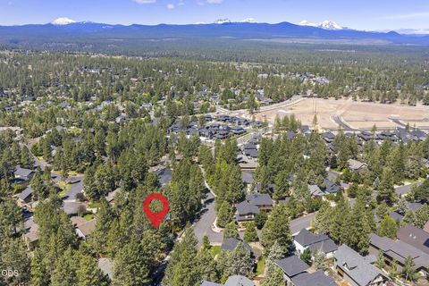 Tiny photo for 2651 NW Nordic Avenue, Bend, OR 97703 (MLS # 220222598)