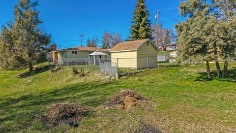Tiny photo for 2181 Kiln Street, Klamath Falls, OR 97601 (MLS # 220217613)