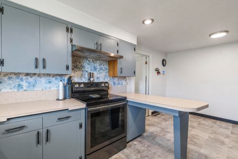 Tiny photo for 2181 Kiln Street, Klamath Falls, OR 97601 (MLS # 220217613)