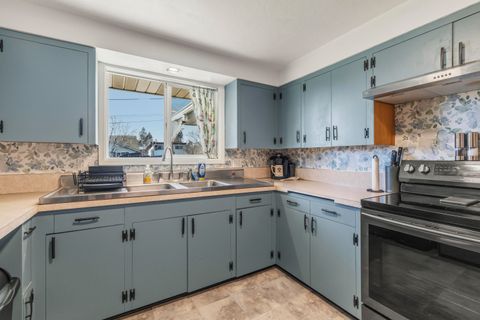 Tiny photo for 2181 Kiln Street, Klamath Falls, OR 97601 (MLS # 220217613)