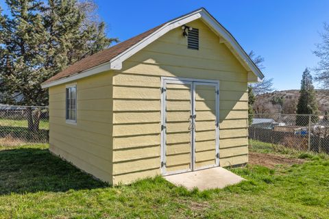 Tiny photo for 2181 Kiln Street, Klamath Falls, OR 97601 (MLS # 220217613)