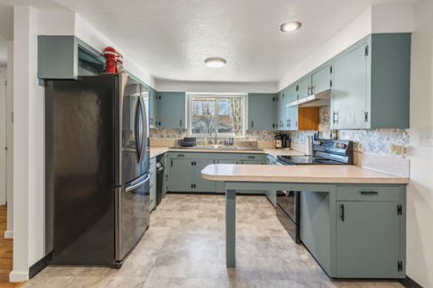 Tiny photo for 2181 Kiln Street, Klamath Falls, OR 97601 (MLS # 220217613)