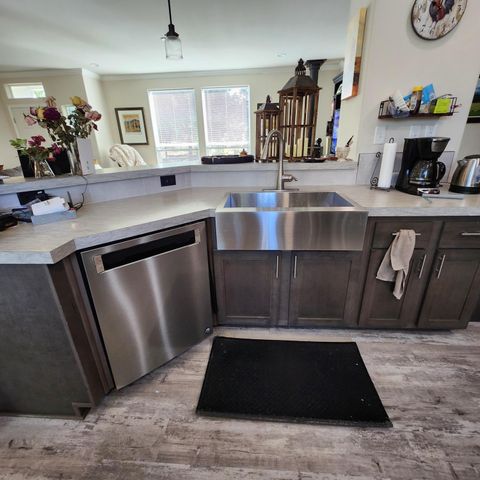 Tiny photo for 69592 Lake Drive, Sisters, OR 97759 (MLS # 220217168)