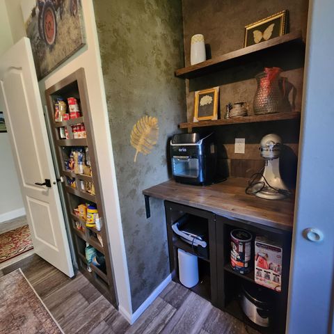 Tiny photo for 69592 Lake Drive, Sisters, OR 97759 (MLS # 220217168)