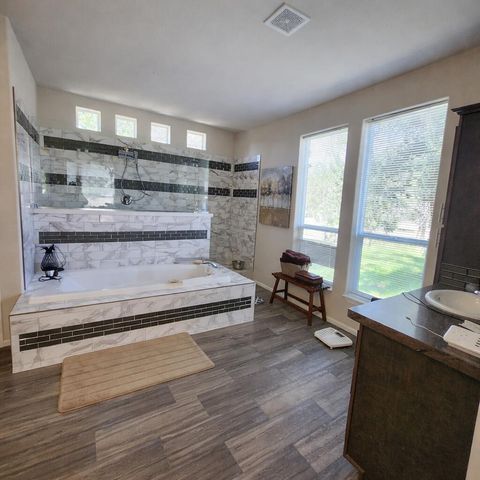 Tiny photo for 69592 Lake Drive, Sisters, OR 97759 (MLS # 220217168)