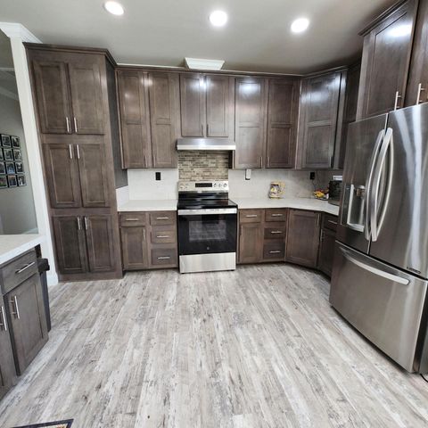 Tiny photo for 69592 Lake Drive, Sisters, OR 97759 (MLS # 220217168)