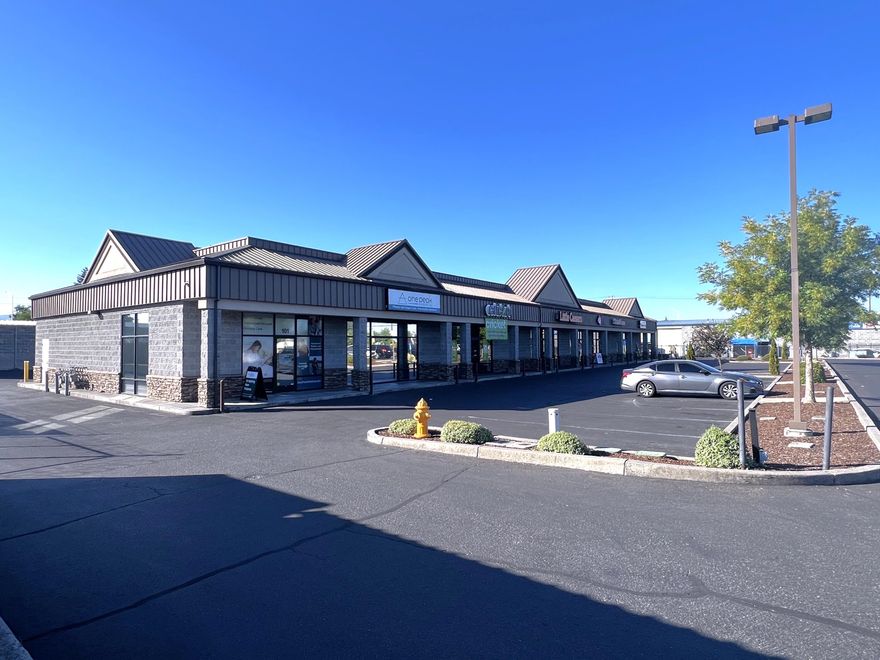 Location, location, location. fully leased 6-unit retail center offers excellent location and parking. High traffic counts, excellent exposure located on Hwy 62 in between Eagle Point and White City.  Triple net Leases.