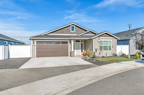 Photo of 3765 Nicholas Way, White City, OR 97503 (MLS # 220211255) Photo of 3765 Nicholas Way, White City, OR 97503 (MLS # 220211255)