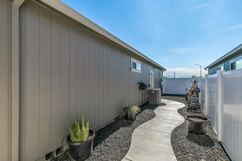 Tiny photo for 3765 Nicholas Way, White City, OR 97503 (MLS # 220211255)