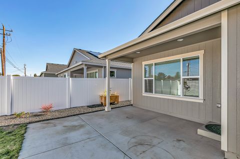 Tiny photo for 3765 Nicholas Way, White City, OR 97503 (MLS # 220211255)