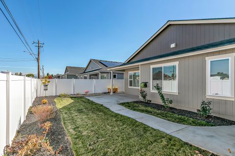 Tiny photo for 3765 Nicholas Way, White City, OR 97503 (MLS # 220211255)