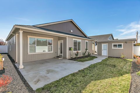 Tiny photo for 3765 Nicholas Way, White City, OR 97503 (MLS # 220211255)