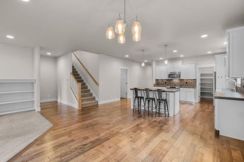 Tiny photo for 19147 Park Commons Drive, Bend, OR 97703 (MLS # 220216703)