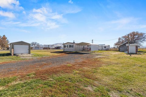 Tiny photo for 8306 Homedale Road, Klamath Falls, OR 97603 (MLS # 220212729)