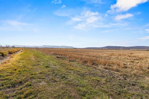 Tiny photo for 8306 Homedale Road, Klamath Falls, OR 97603 (MLS # 220212729)