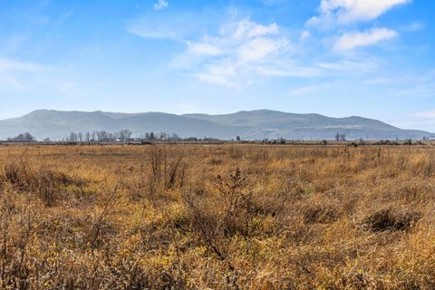 Tiny photo for 8306 Homedale Road, Klamath Falls, OR 97603 (MLS # 220212729)