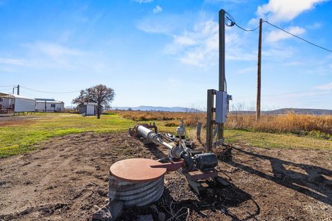 Tiny photo for 8306 Homedale Road, Klamath Falls, OR 97603 (MLS # 220212729)