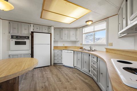 Tiny photo for 8306 Homedale Road, Klamath Falls, OR 97603 (MLS # 220212729)