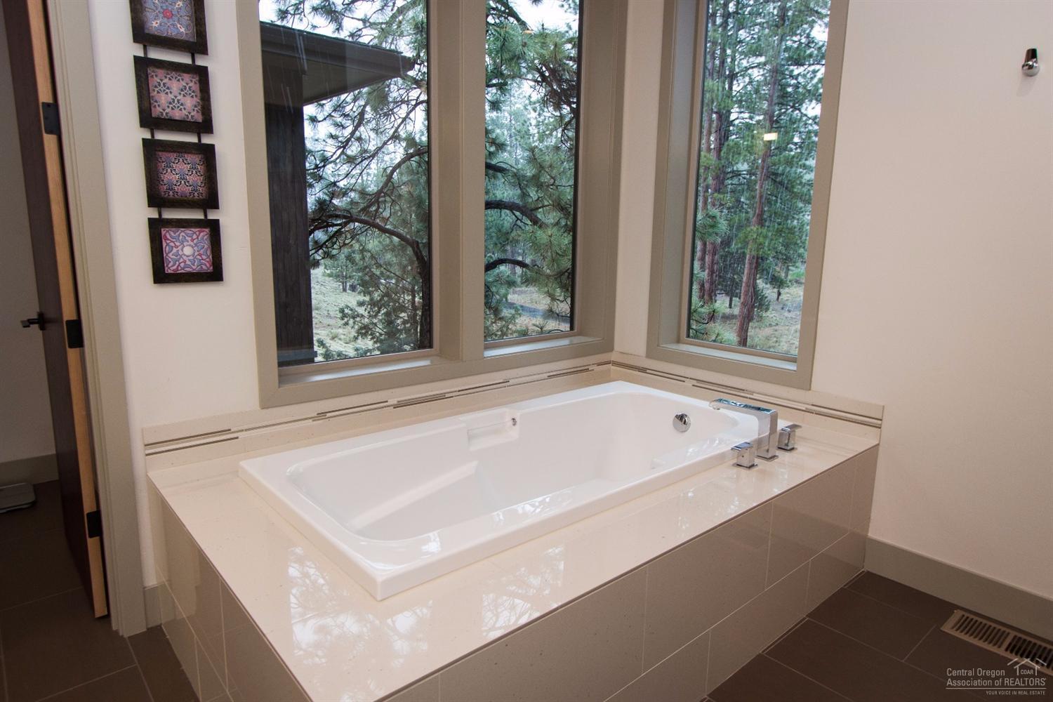 Skyliner Summit - Residential