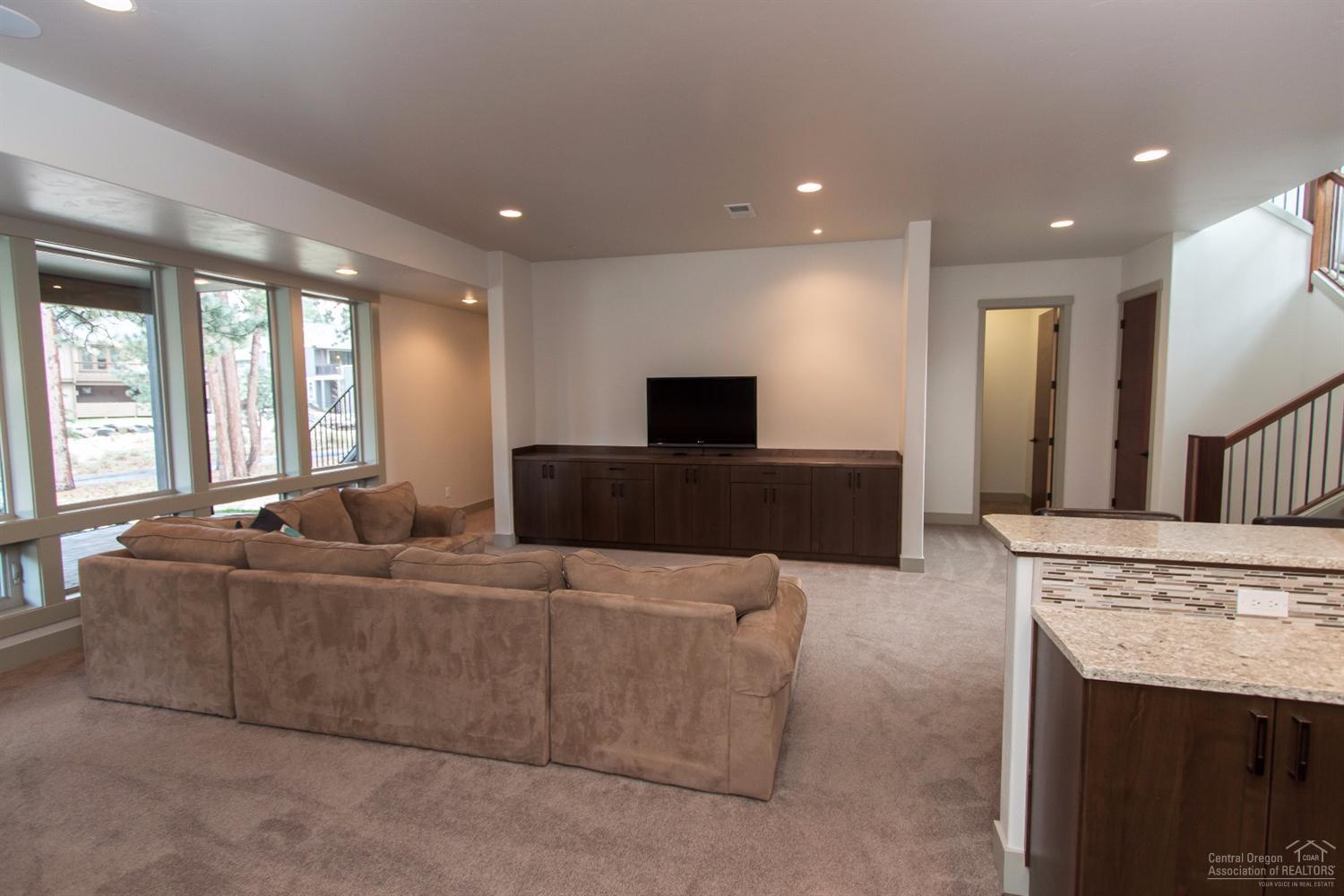 Skyliner Summit - Residential