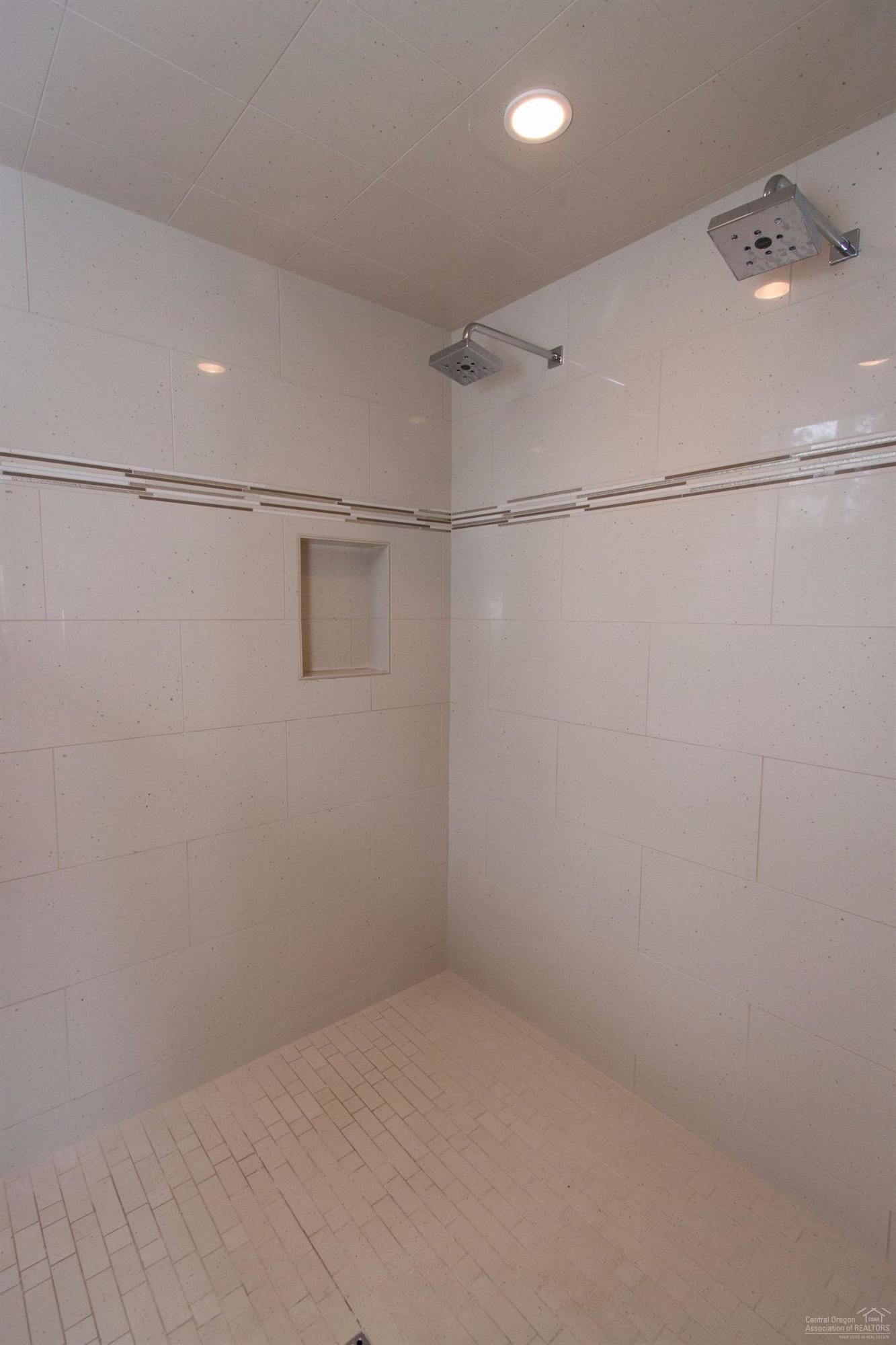 Skyliner Summit - Residential