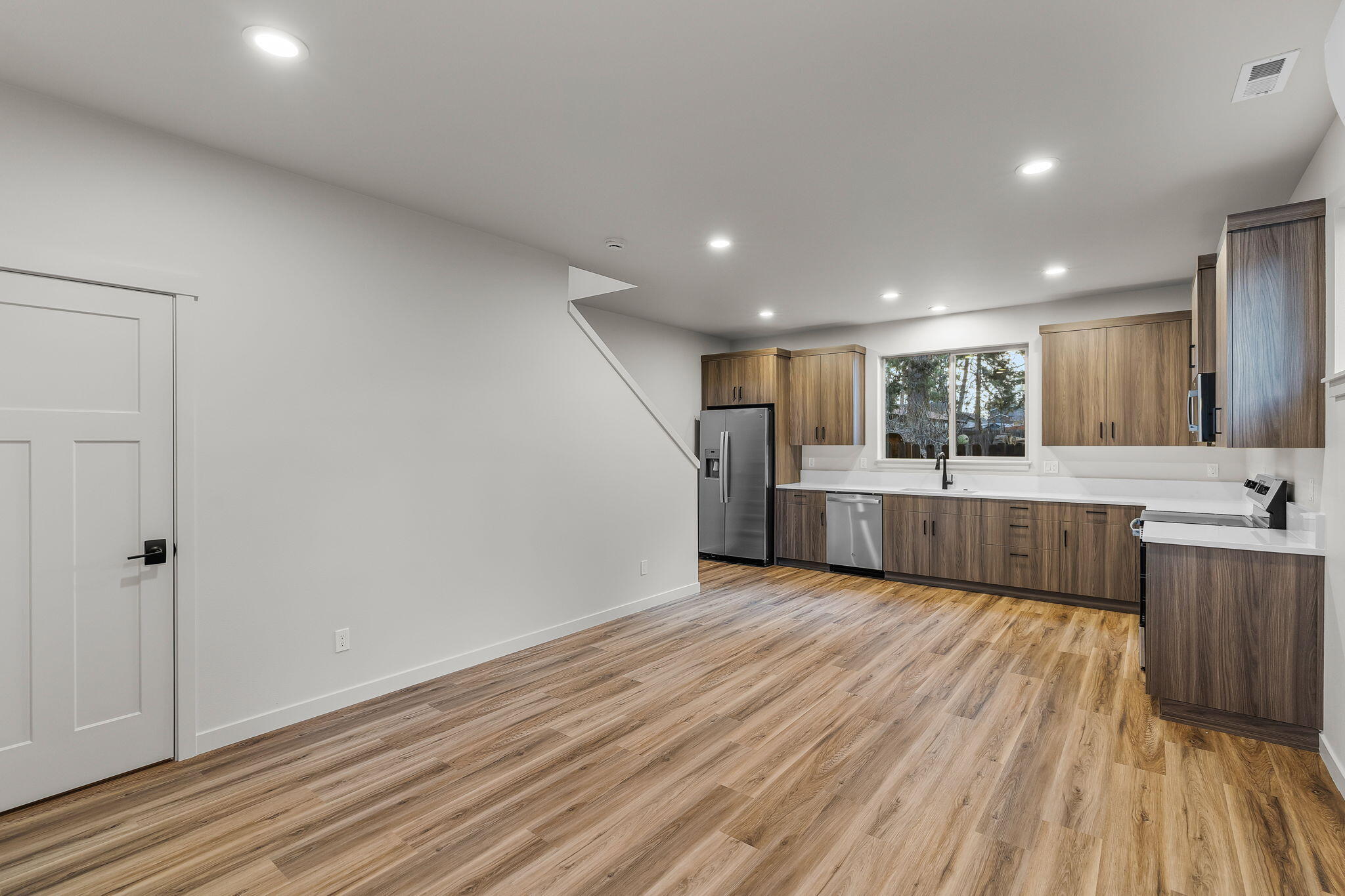 477 SE Roosevelt Avenue