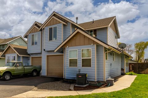 Photo of 540 S Main Street, Prineville, OR 97754 (MLS # 220219890)