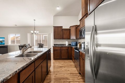 Tiny photo for 1350 Swayze Lane, Medford, OR 97501 (MLS # 220219564)