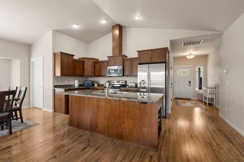 Tiny photo for 1350 Swayze Lane, Medford, OR 97501 (MLS # 220219564)