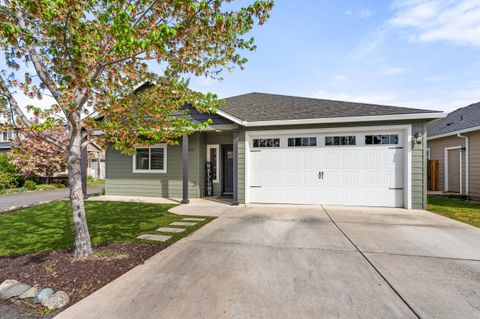 Photo of 1350 Swayze Lane, Medford, OR 97501 (MLS # 220219564)