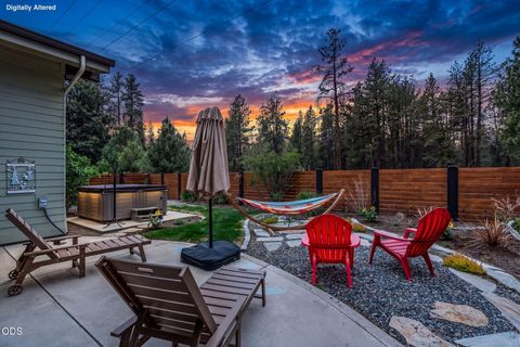 Tiny photo for 1057 N Forest Edge Drive, Sisters, OR 97759 (MLS # 220223145)