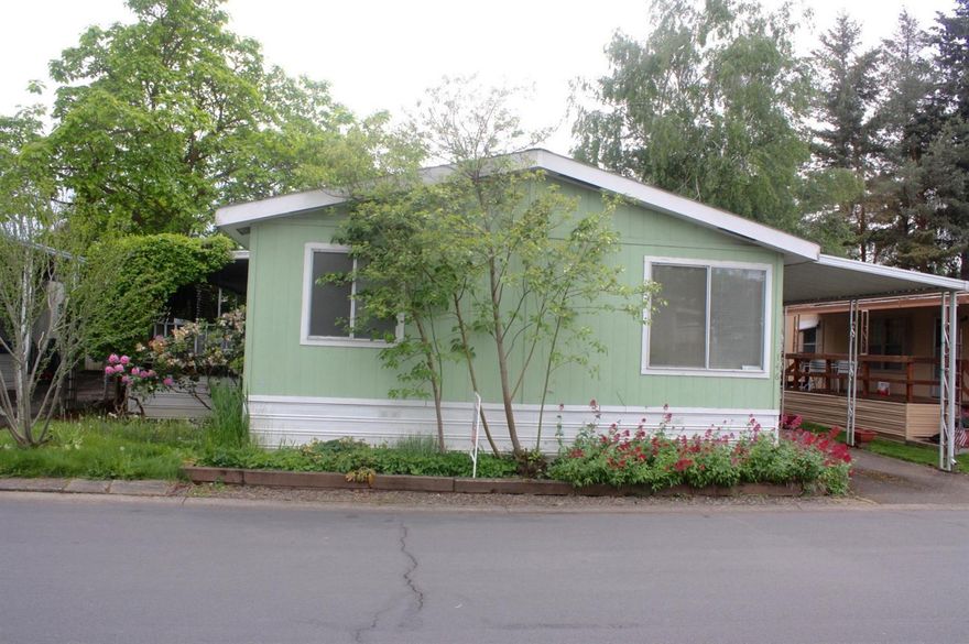 Spacious home in The Medford Estates Park, a well kept and clean park for all ages. The Fuqua home was custom ordered with over-sized windows, skylights and bonus room. Has a large covered patio that runs the length of the home. Park has a pool, clubhouse and more!