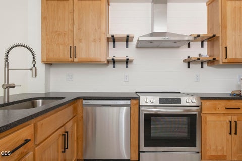 Tiny photo for 1310 NW Conklin Avenue, Grants Pass, OR 97526 (MLS # 220223292)