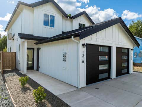 Photo of 1310 NW Conklin Avenue, Grants Pass, OR 97526 (MLS # 220223292)
