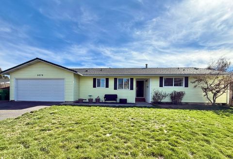 Tiny photo for 3879 Coronado Way, Klamath Falls, OR 97603 (MLS # 220217628)