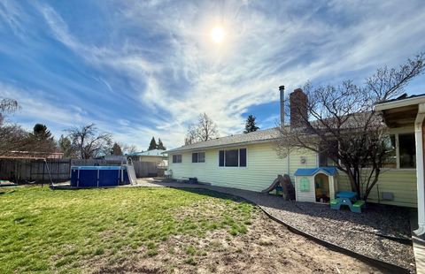 Tiny photo for 3879 Coronado Way, Klamath Falls, OR 97603 (MLS # 220217628)