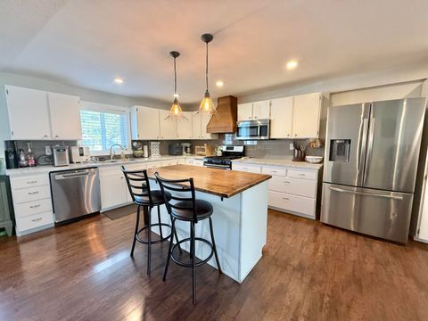 Tiny photo for 3879 Coronado Way, Klamath Falls, OR 97603 (MLS # 220217628)