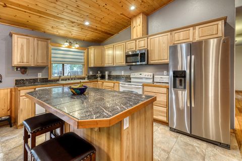 Tiny photo for 16051 Leona Lane, La Pine, OR 97739 (MLS # 220218503)