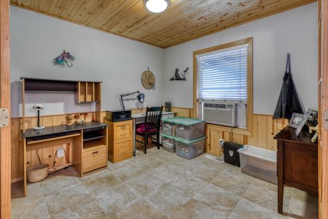 Tiny photo for 16051 Leona Lane, La Pine, OR 97739 (MLS # 220218503)