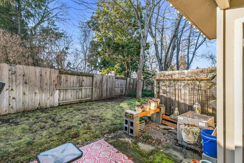 Tiny photo for 1278 Maple Leaf Ct Ct #2C, Medford, OR 97504 (MLS # 220213341)